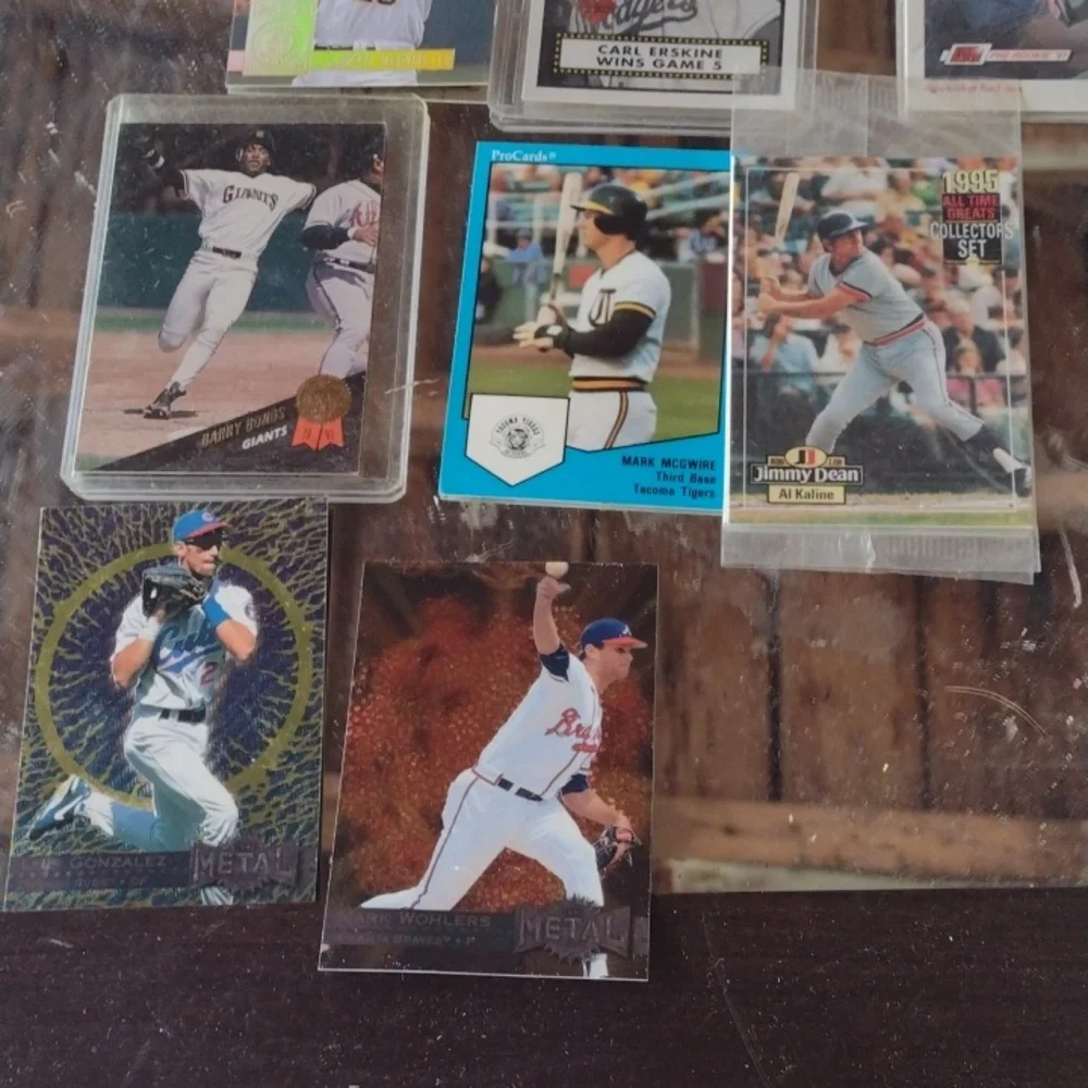 Assorted Baseball Trading Cards Collection - Picture 3 of 7